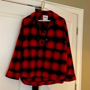 ZARA’s plaid oversized shirt